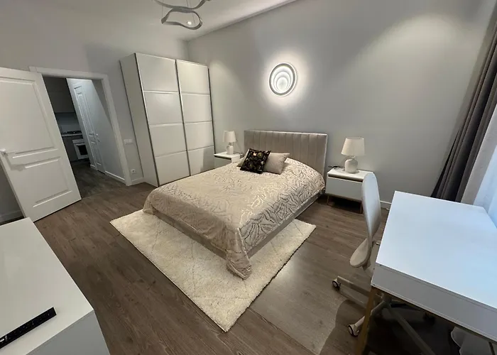 Quiet Centre One No 26a *